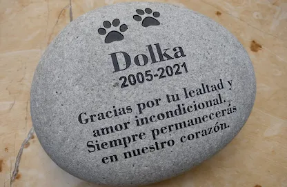 Memorial de Mascotas en Piedra